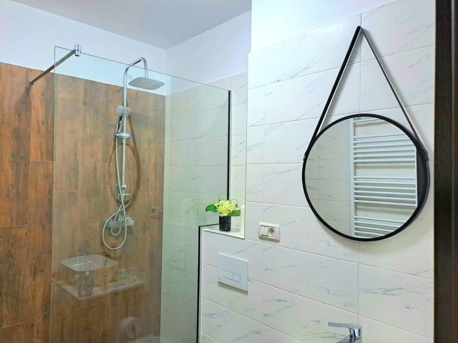 Mountain Breeze Luxury Apartment Ac & Parcare Privata Brašov Exteriér fotografie